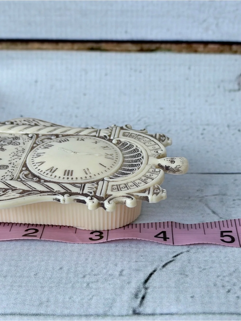 Ivory Decorative Clock Motif Wall Plaque - Ivory